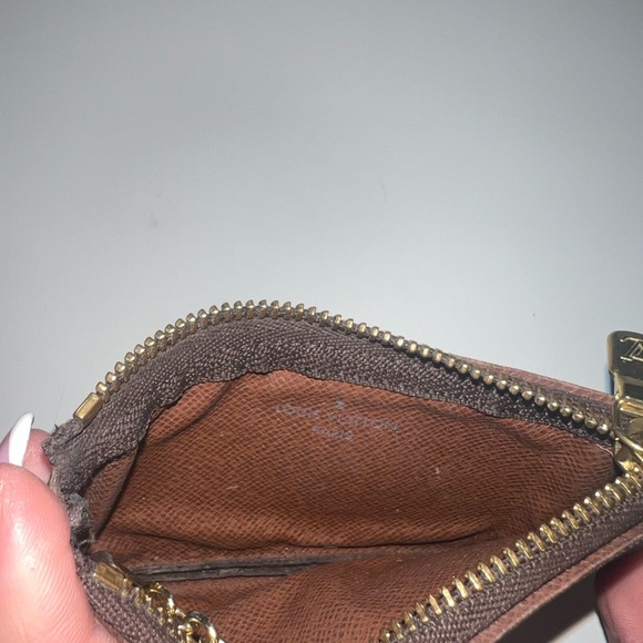 Louis Vuitton Key Pouch - Picture 6 of 10